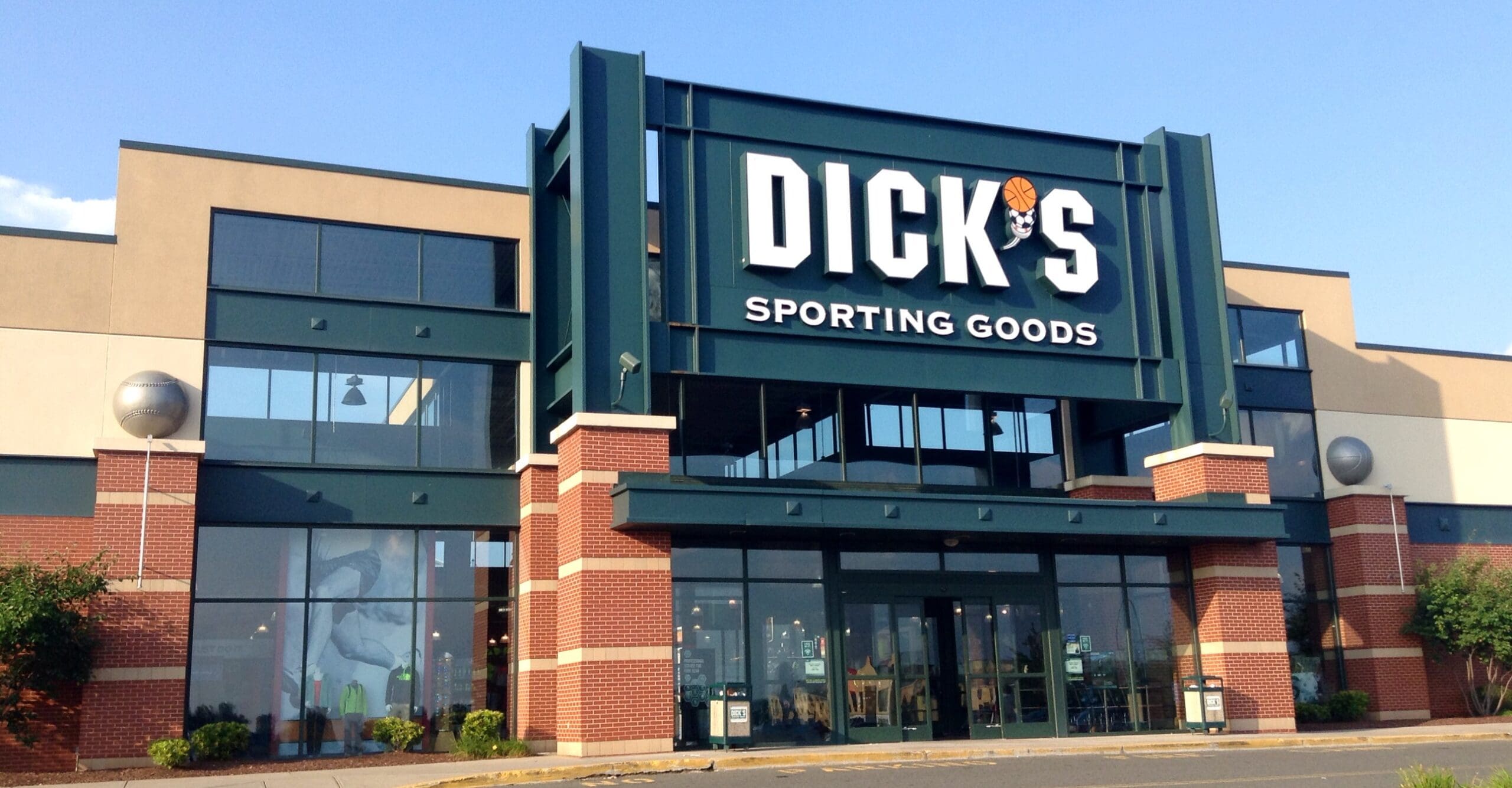 Dick's_Sporting_Goods_Exterior